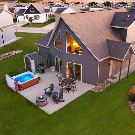 Boho Bungalow On The Pond W/ Hot Tub Arnolds Park Exteriér fotografie