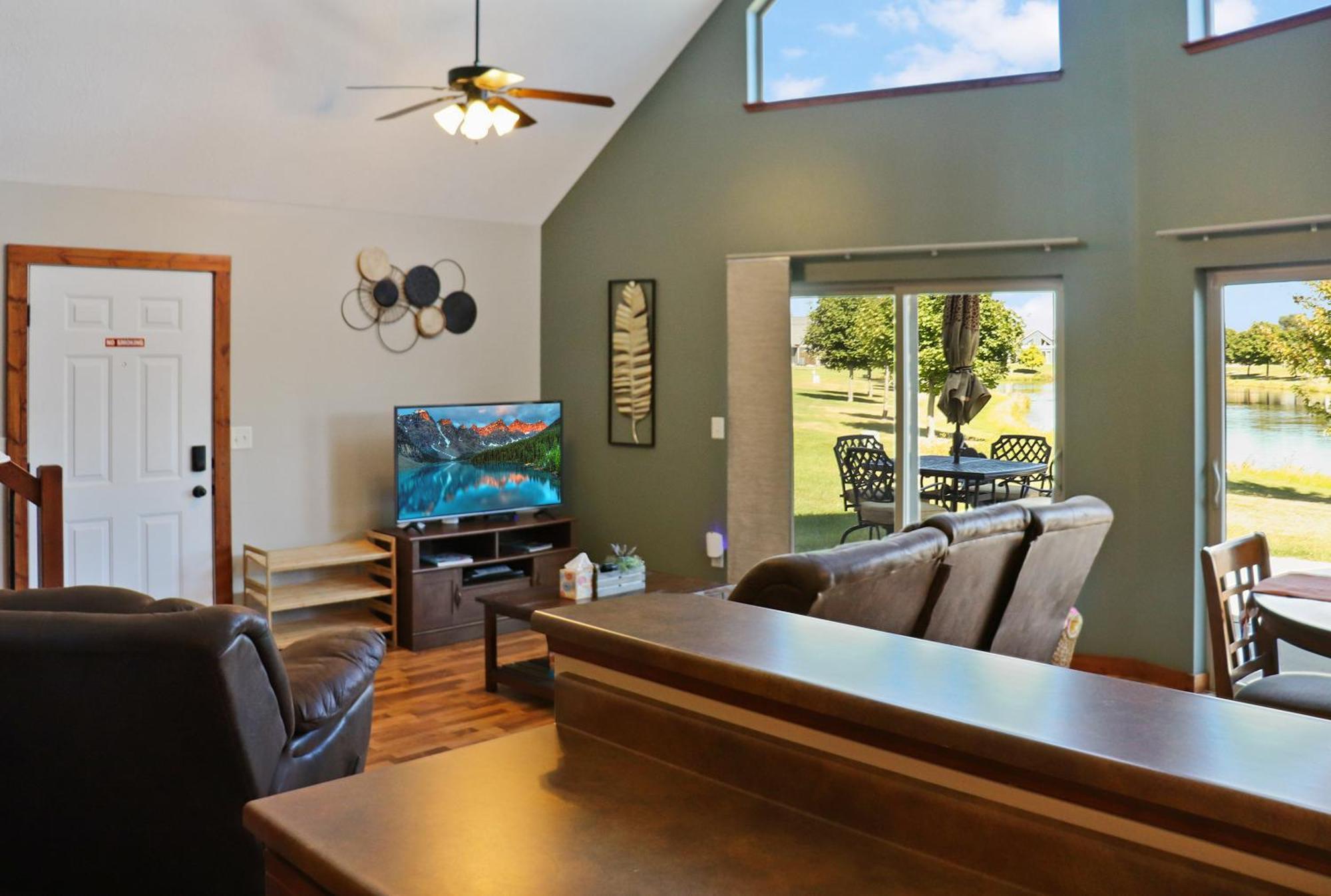 Boho Bungalow On The Pond W/ Hot Tub Arnolds Park Exteriér fotografie